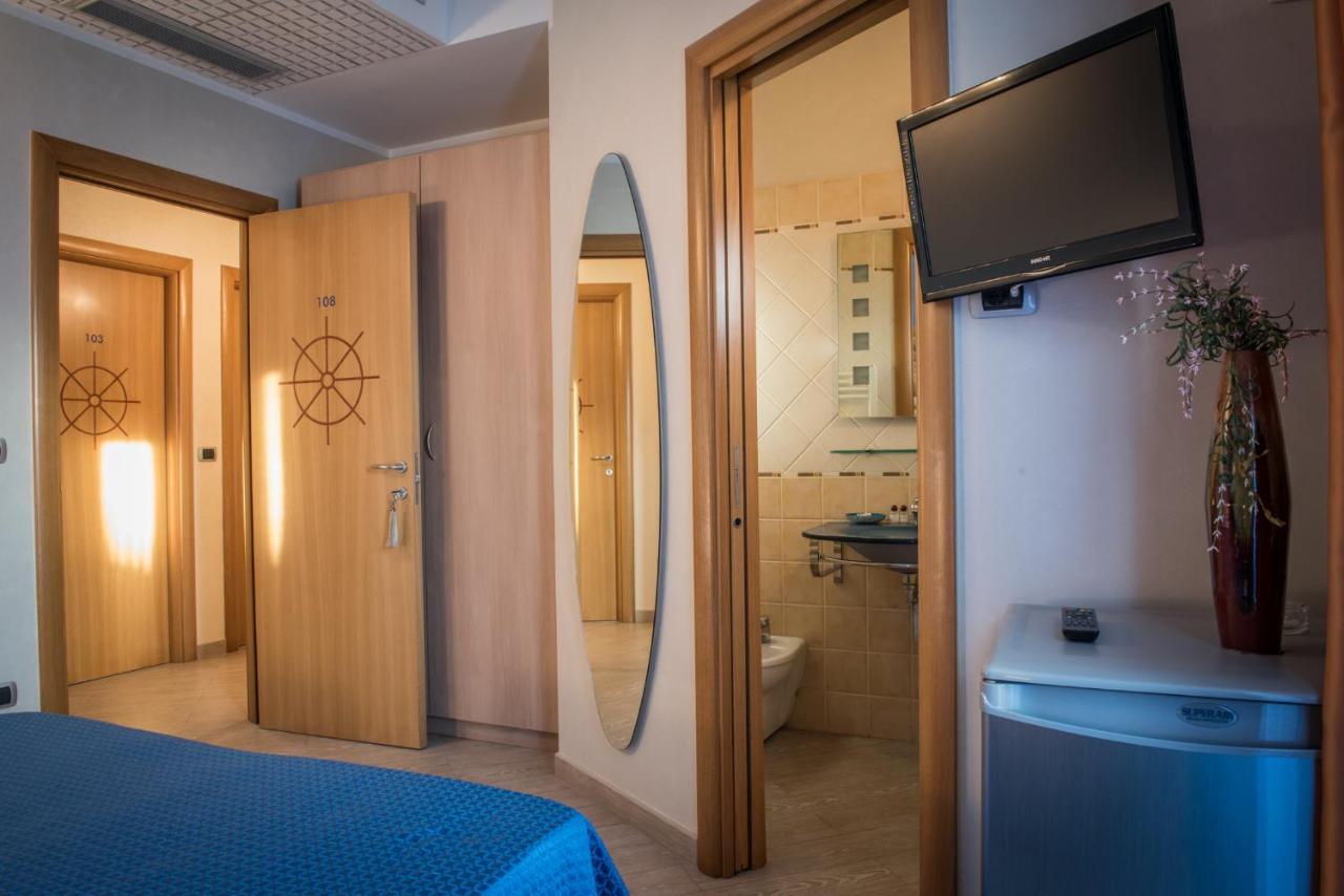Hotel Mirage Torre Santa Sabina Phòng bức ảnh