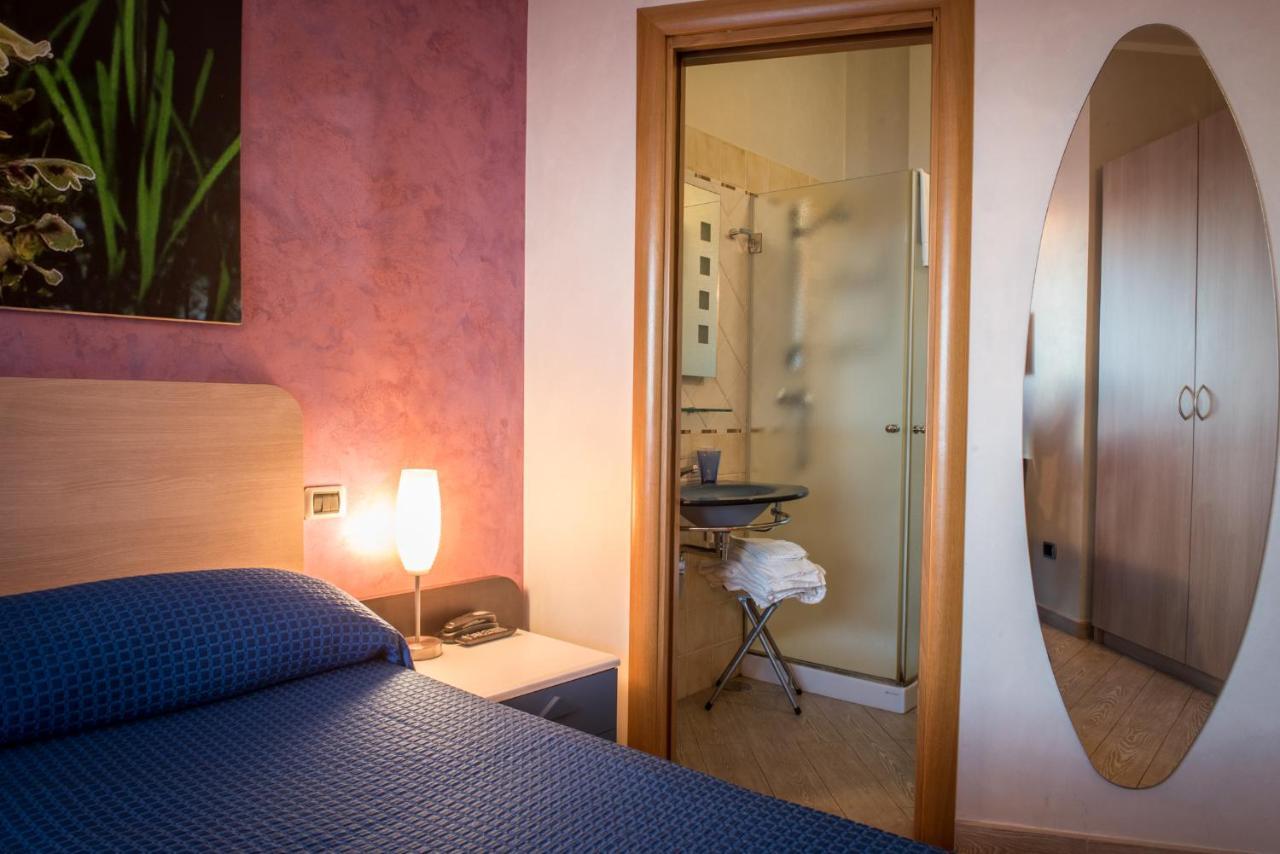 Hotel Mirage Torre Santa Sabina Phòng bức ảnh