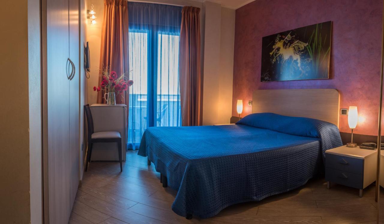Hotel Mirage Torre Santa Sabina Phòng bức ảnh
